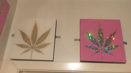 Wall ART 8x8 dos colores pink and gold el otro white and gold very nice pcs signed and date in the back