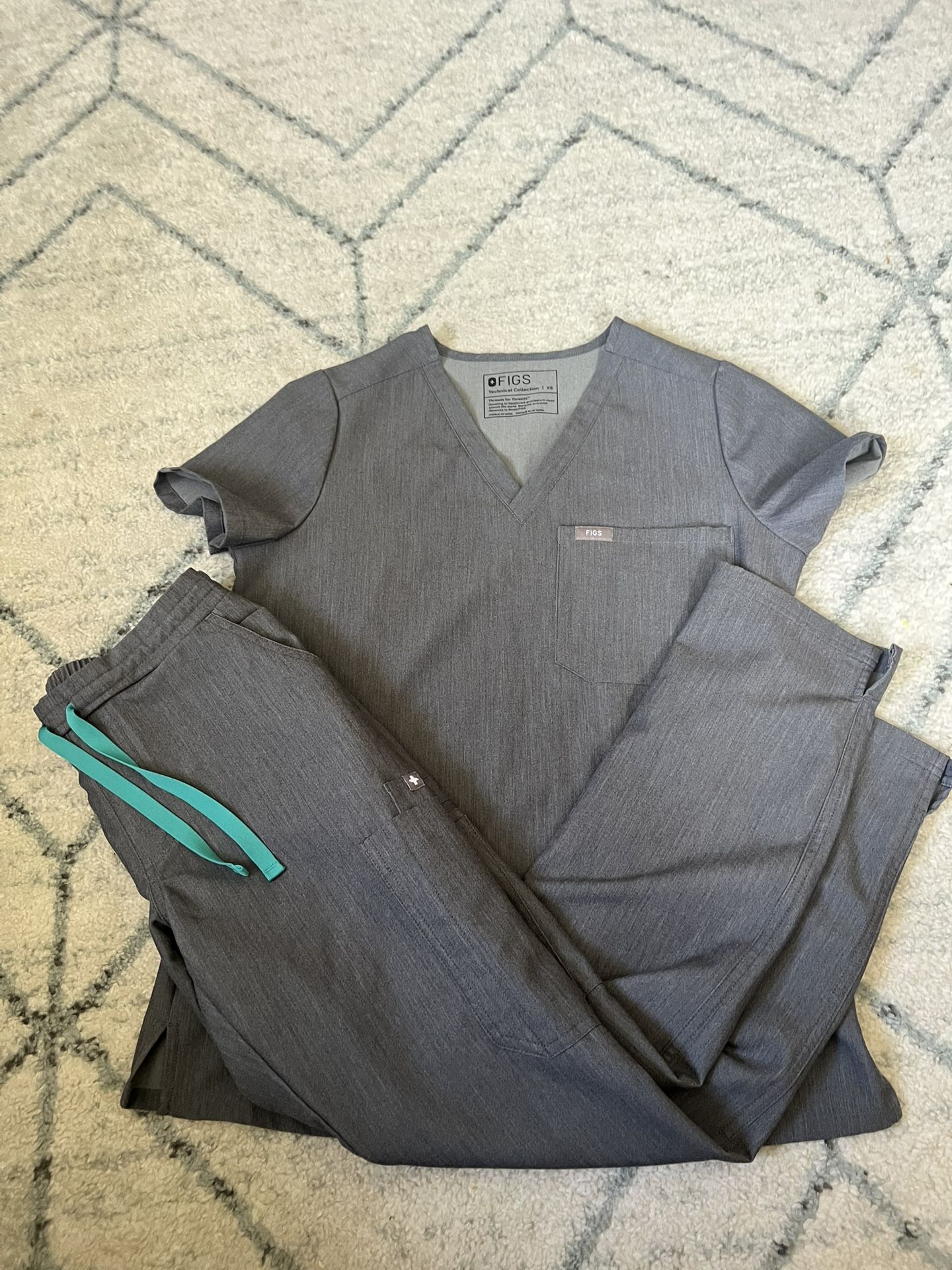 Figs Women’s Graphite Scrub Set Size XS/P Yola Skinny Pants And XS Catarina Top
