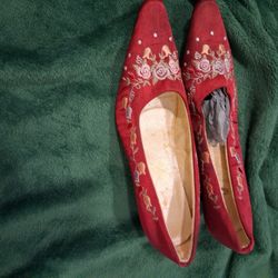 Narrow Traditional Red Kitten Heels
