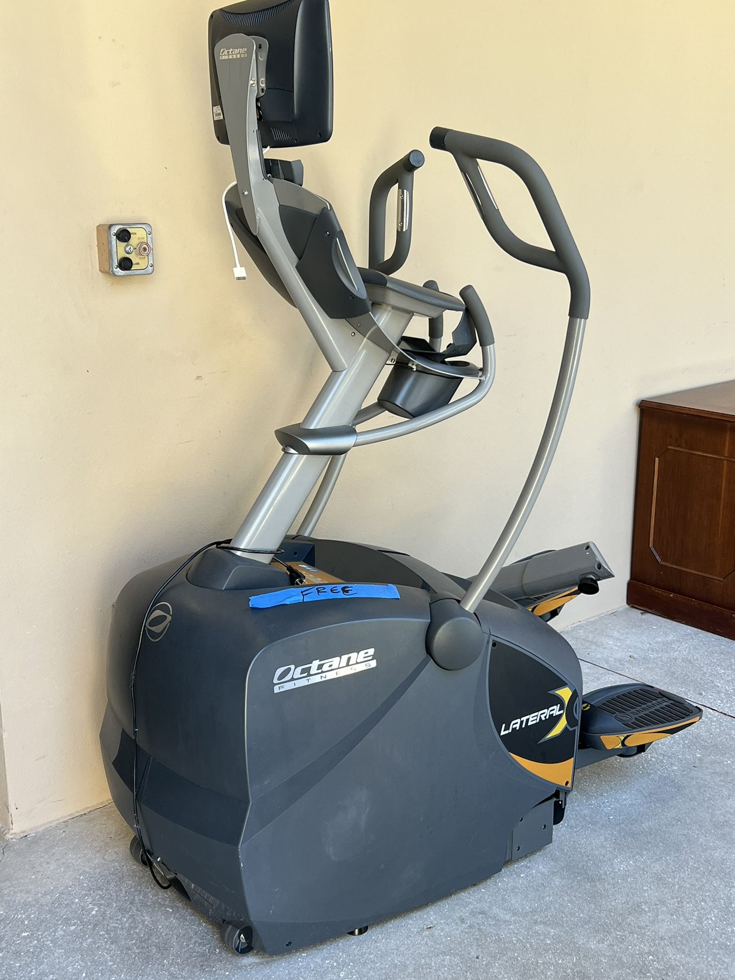 Elliptical Octane LX8000 Lateral Trainer