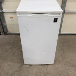 Ge Mini Fridge 3.7 Cu Ft 