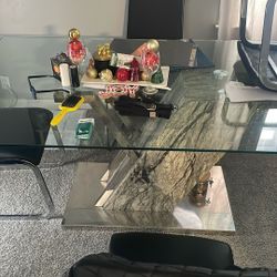 Dining Room Table 4 Chairs, Good Condition