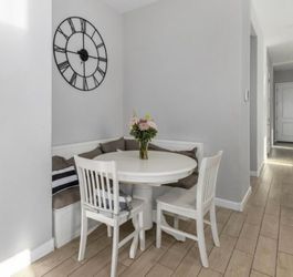 Breakfast Table- Like New