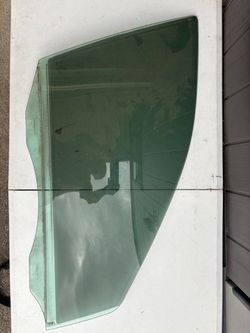 05 C240 Front Passenger side door glass