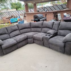 Beautiful Sectional With Recliners 