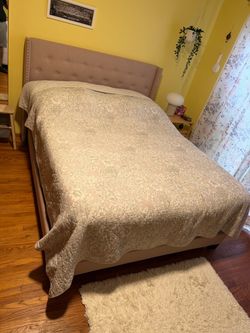 BAD, MATTRESS,BASE QUEEN SIZE