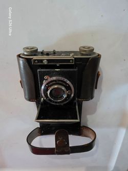 F.Deckel-Mőnchen Compur Certo Dollina camera used.