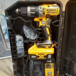 NEW DEWALT 20V XR 1/2 HAMMER DRILL KIT 