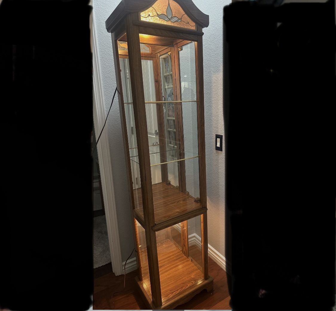 Lighted Oak Curio With Stain Glass