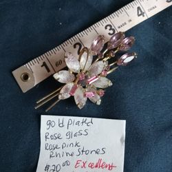 Brooch Gold-plated Custome Jewelry vintage to now read description please 