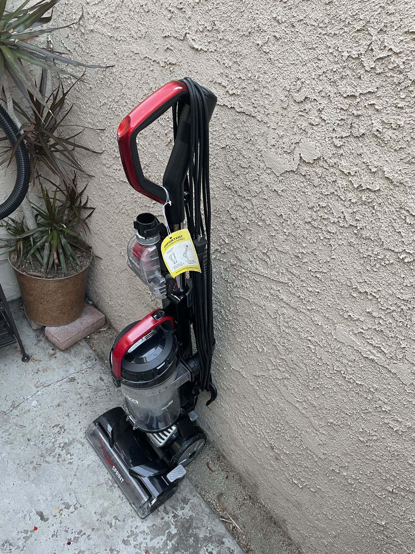 Eureka Vacuum Cleaner Model NEU610