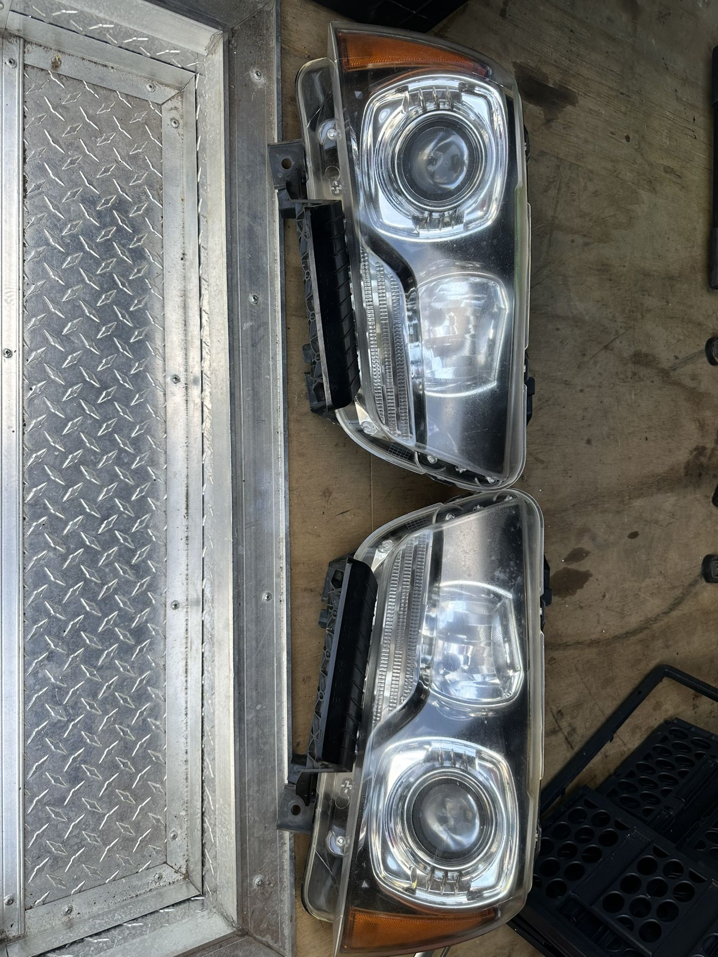 DODGE Headlights 12-14