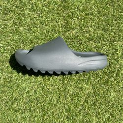 Yeezy Slide Slate Grey