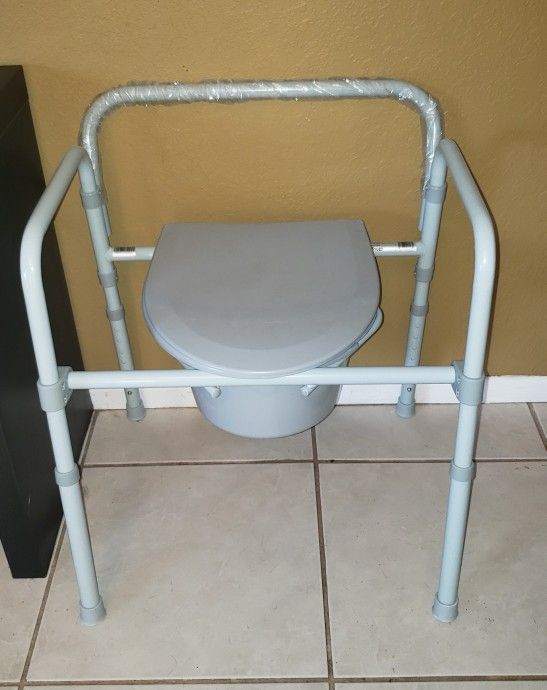 PORTABLE COMMODE