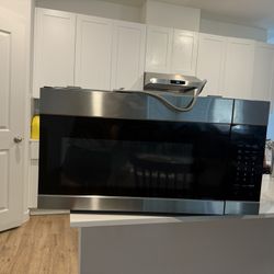Microwave Range Hood Combo – Like New