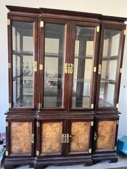 China Cabinet With Light