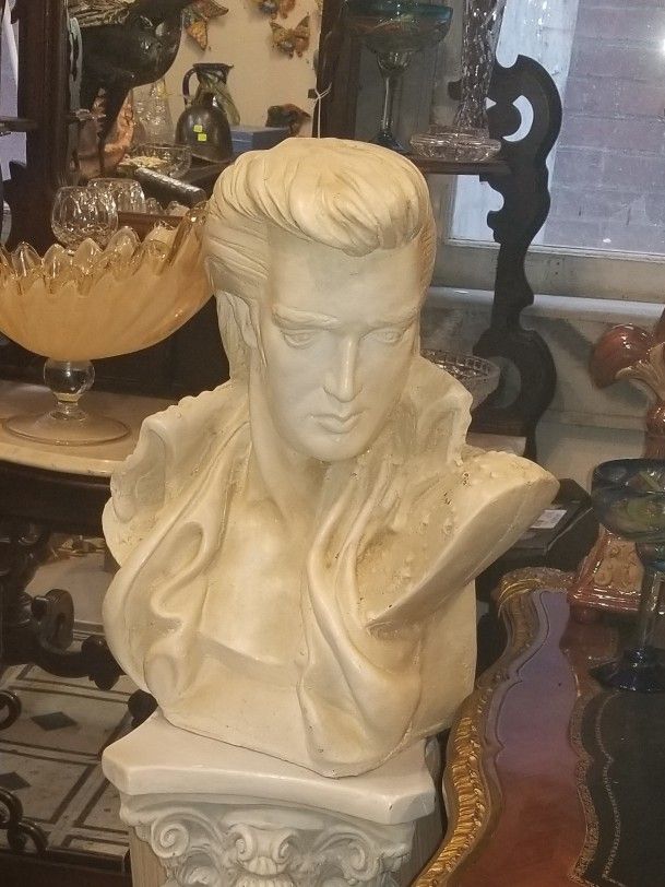 Elvis Statue