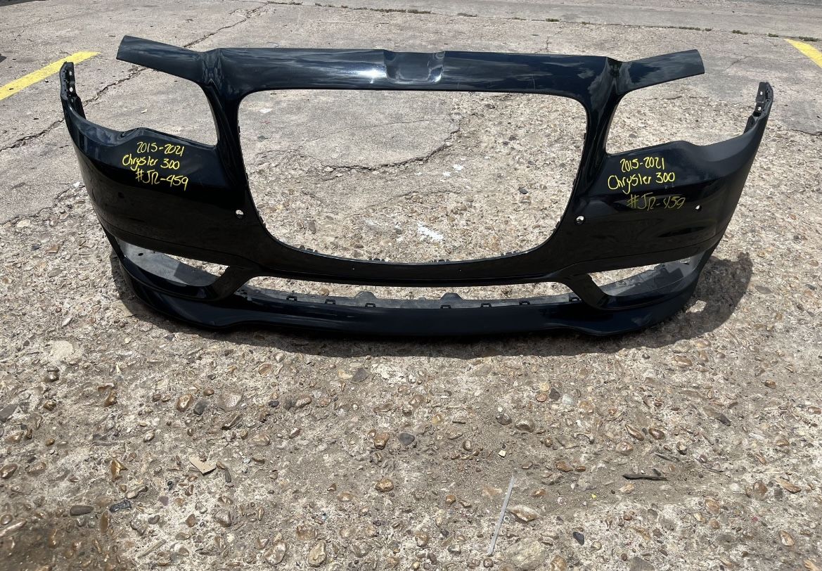 2015 2016 2016 2018 2019 2020 2021 Chrysler 300 SRT Front Bumper Cover.