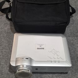 Sanyo Multiverse XGA 3LCD projector