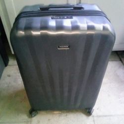 Ricardo Rolling Luggage 