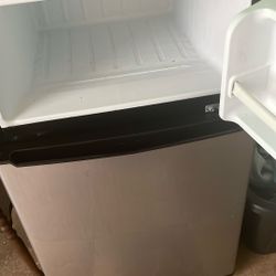 Gallon Mini Fridge With Freezer 