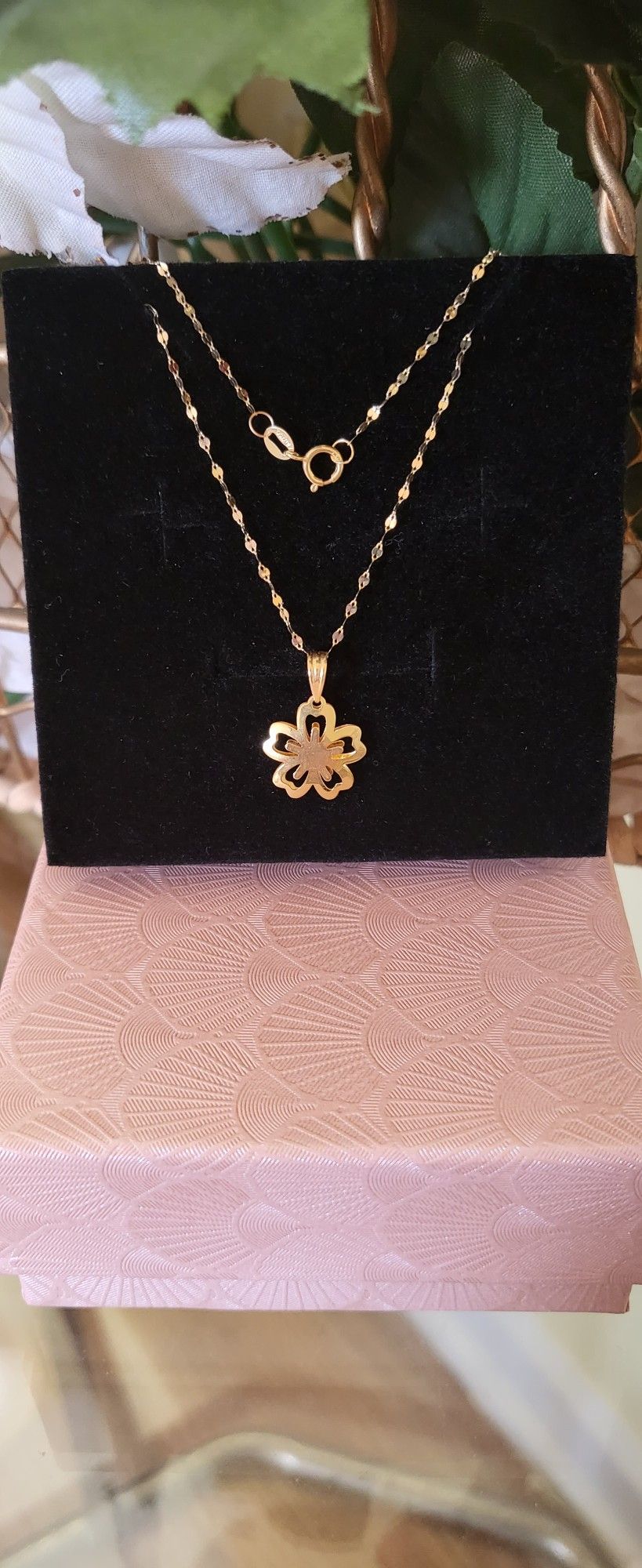 18k Solid Gold Saudi Gold Sakura Necklace