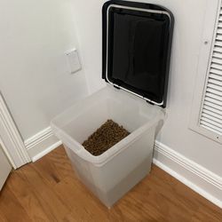 Blue Buffalo Kibble For Dogs Plus Plastic Container 