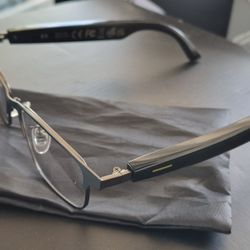 Amplifying Eyeglasses 