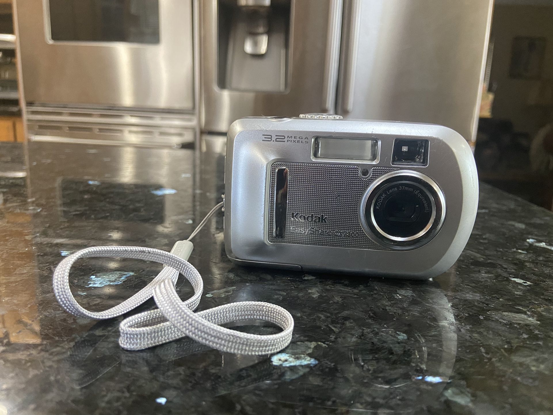 Kodak EasyShare CX7300 3.2MP Digital Camera Silver Tested & Works ,