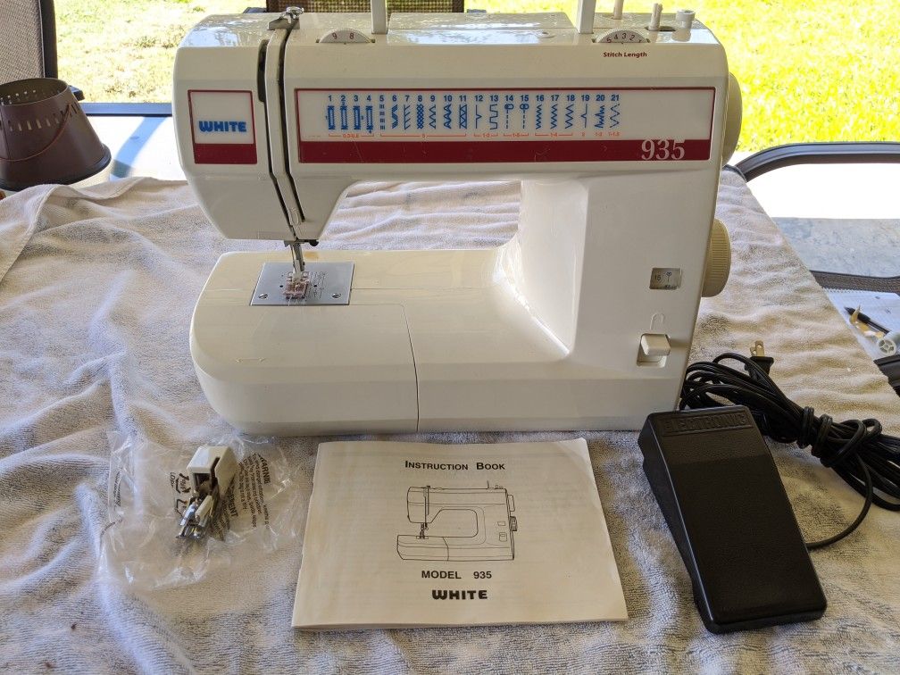 White Sewing Machine model 935 with Manual and comes with Original box