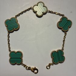Green and gold clover bracelet