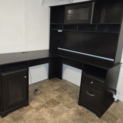Corner Desk With Hutch