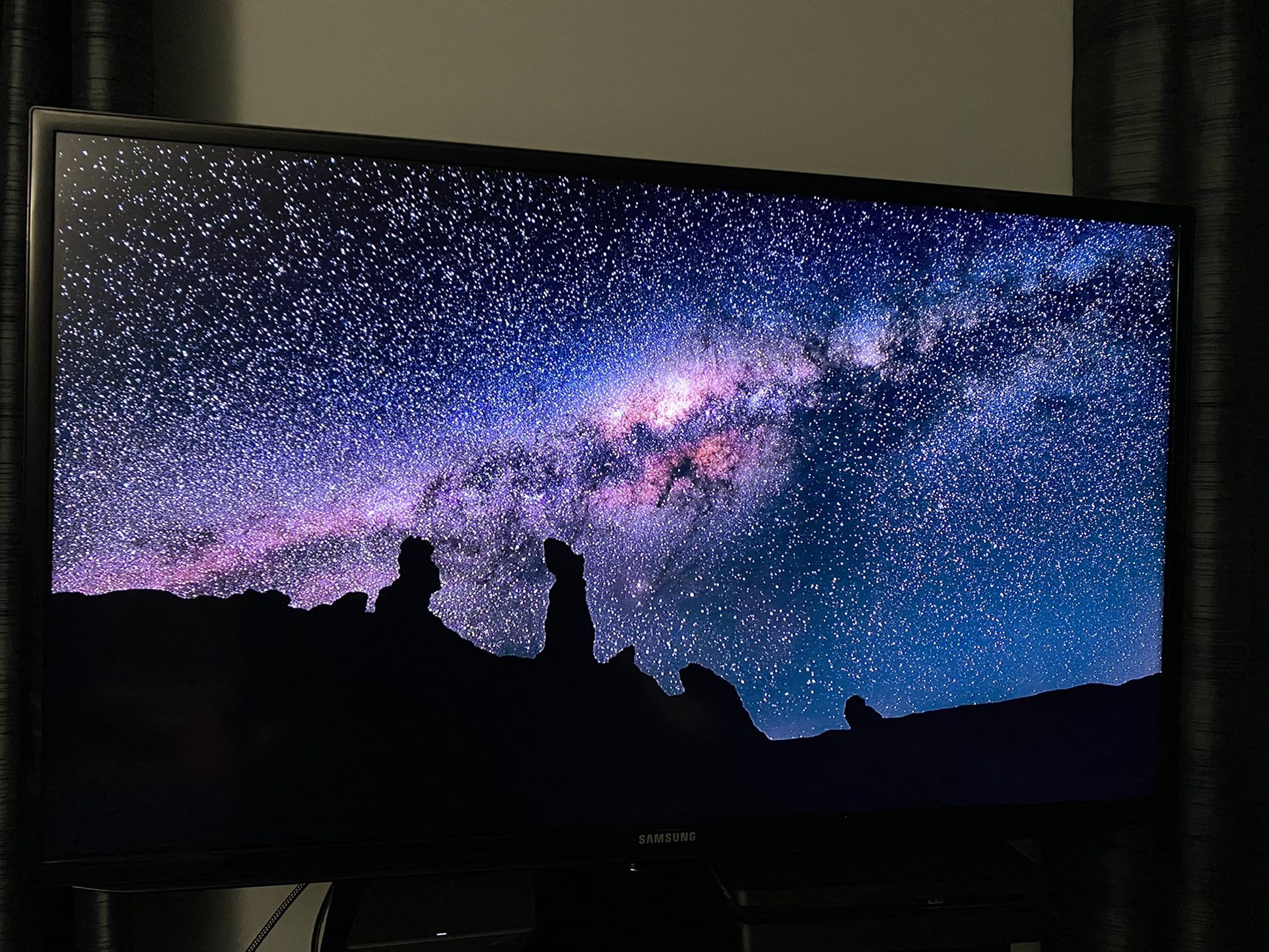 Samsung 42” Flatscreen TV. No Issues, Tv And HDMI Ports Work Perfect. No Remote.