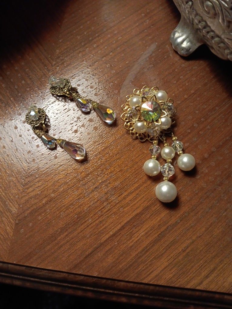 Vintage Glass Clip Earrings  And Brooch