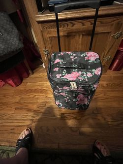 Luggage Brand New Women’s Softside Upright With Wheels