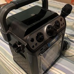 Karaoke Machine / Built In Speaker & Microphone 
