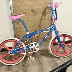 1989 GT Vertigo in Maui Blue & Bubblegum Pink