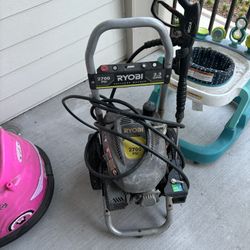 Ryobi 2700psi gas powered 2.3 gallon per minute pressure washer