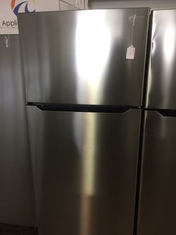 Insignia Top freezer fridge