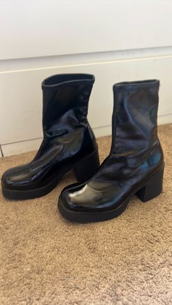 Black heel boots