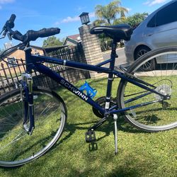 schwinn Third Avenue 28inch Bike