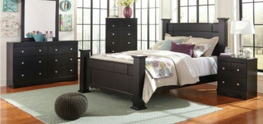 Brand new Bedroom suite with posts