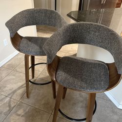 Like new 2 Bar stools 360 Degree Rotatable