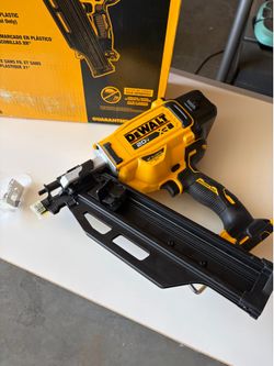 Dewalt XR Brushless Cordless 21 Degree Round Head Nailer