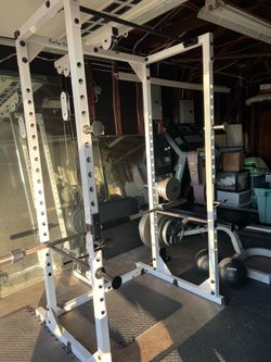 Weightlifting cage with bench and accessories