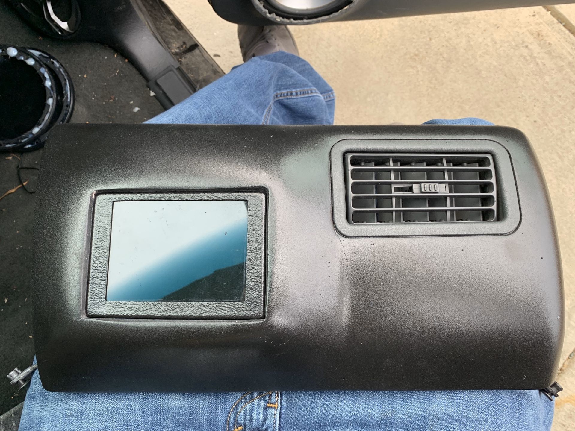 S10 glove box with lcd screen