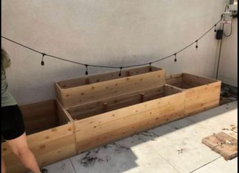 Custom modern deck balcony backyard landscaping succulent hanging planter container with legs irrigation design privacy wall