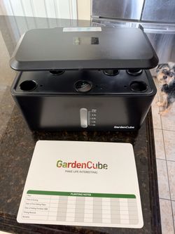 Indoor hydroponic garden