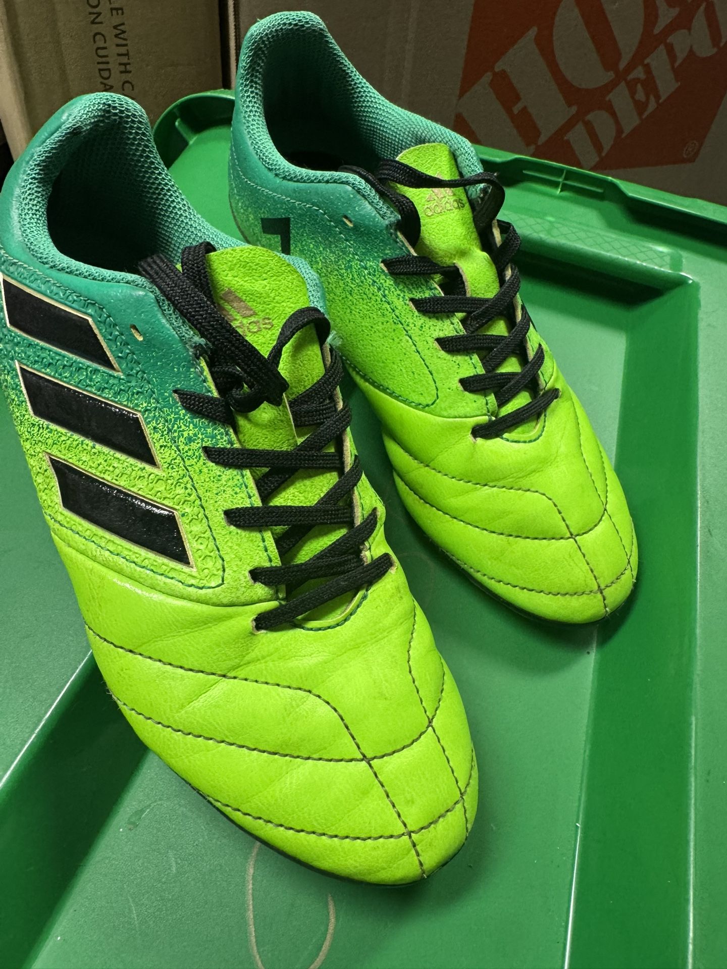 Soccer Cleats ADIDAS Size 4
