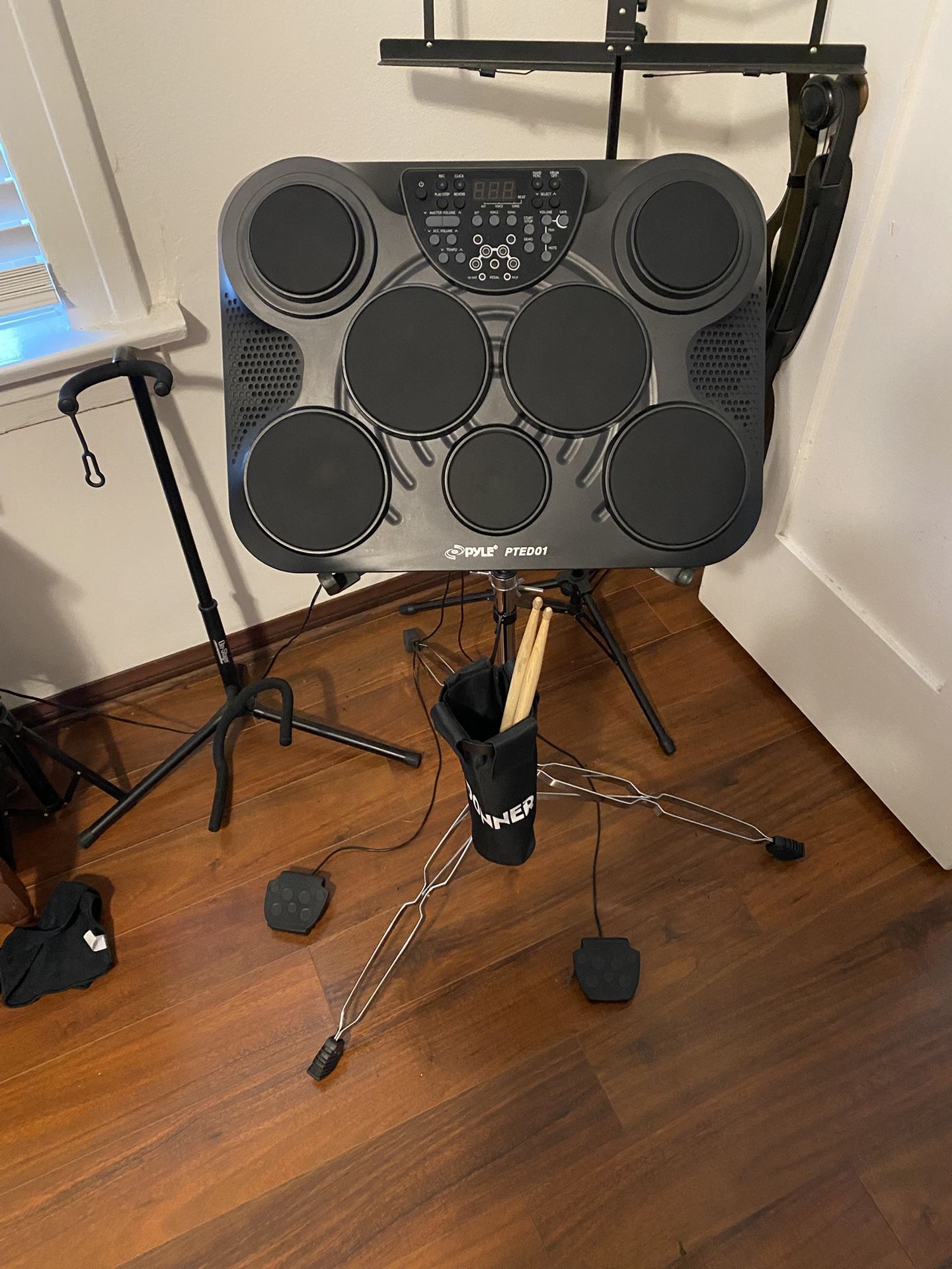 Pyle PTED01 With Drum Stand And Drum Sticks